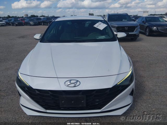 2021 Hyundai Elantra photo 2