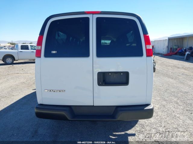 2020 Chevrolet Express photo 7