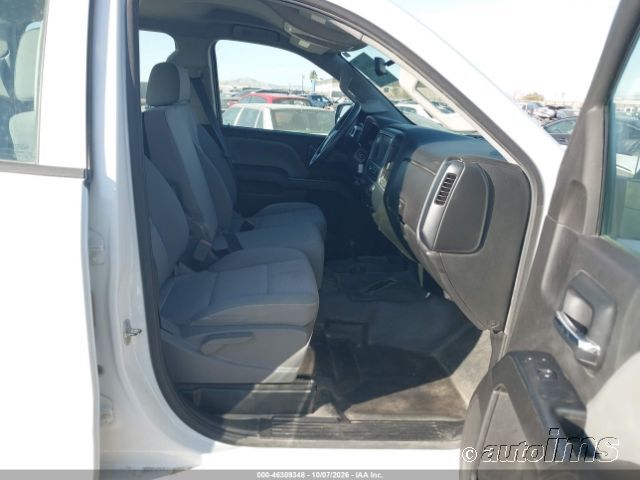 2018 Chevrolet Silverado photo 3