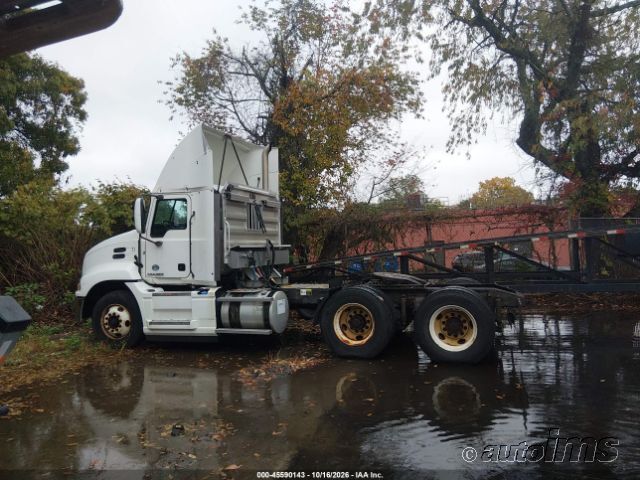 2017 Mack Cxu (Pinnacle) photo 3