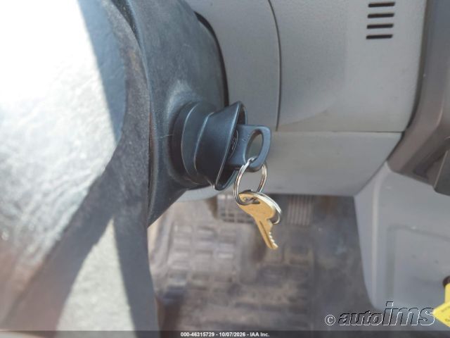 2012 Ford F-750 photo 5