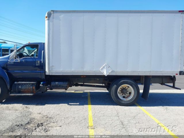 2012 Ford F-750 photo 6