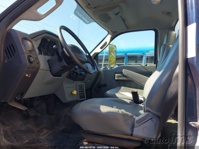 2012 Ford F-750 photo 3