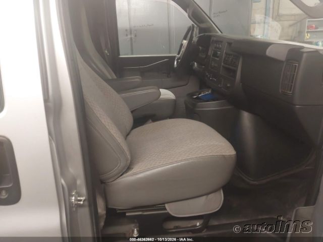 2018 Chevrolet Express photo 3
