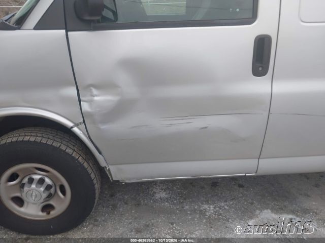 2018 Chevrolet Express photo 2