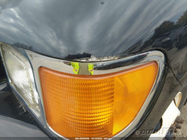 2012 Ford F-750 photo 2