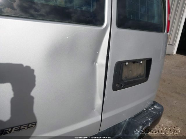 2018 Chevrolet Express photo 2