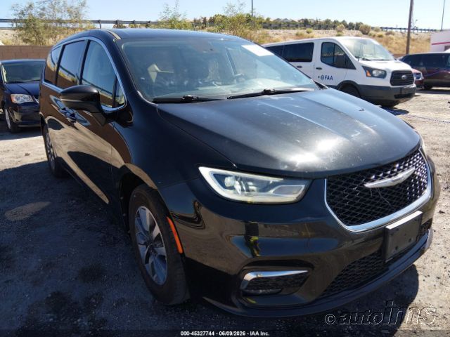 2023 Chrysler Pacifica Phe