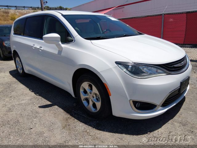 2017 Chrysler Pacifica-P