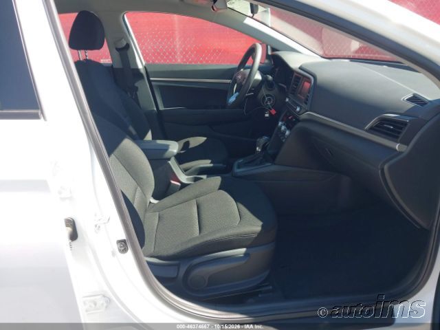 2020 Hyundai Elantra photo 3