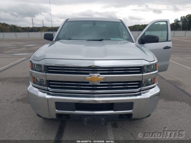 2018 Chevrolet Silverado photo 2