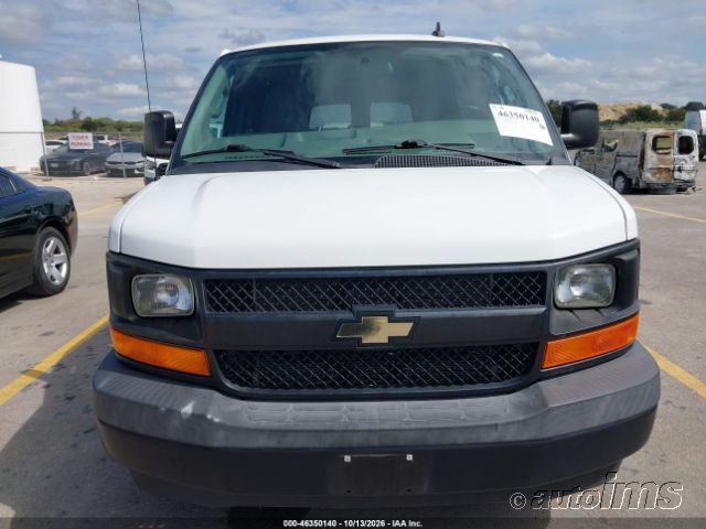 2017 Chevrolet Express photo 2