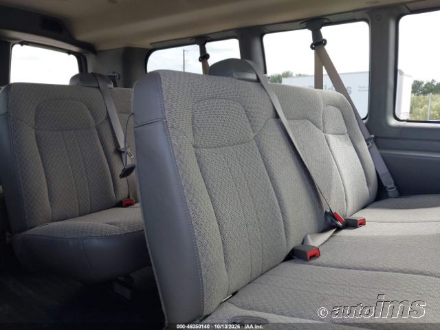 2017 Chevrolet Express photo 6