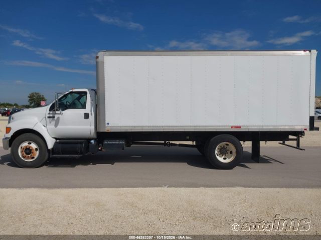 2011 Ford F-750 photo 7