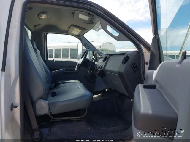2011 Ford F-750 photo 3
