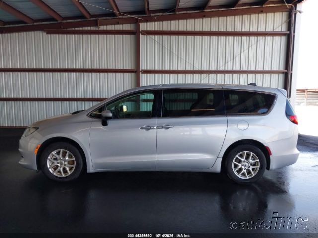 2022 Chrysler Voyager photo 5