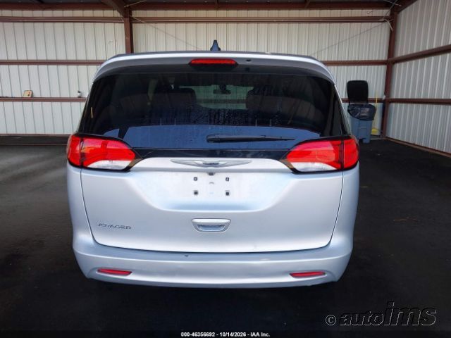2022 Chrysler Voyager photo 7