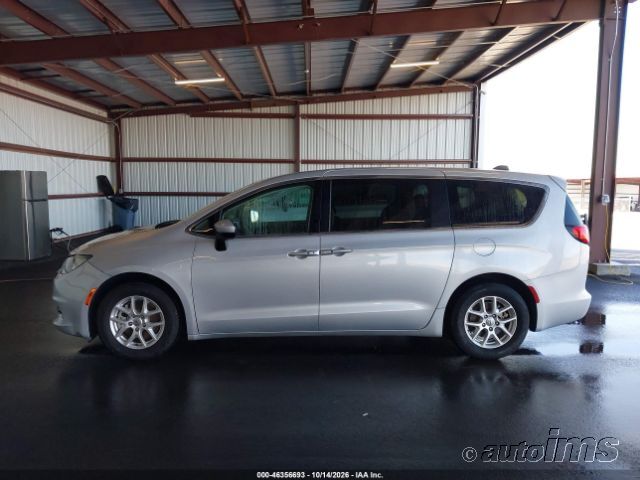2022 Chrysler Voyager photo 5
