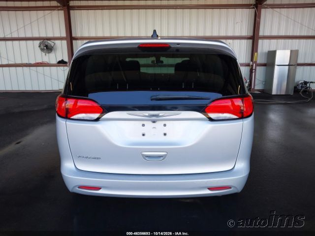 2022 Chrysler Voyager photo 7