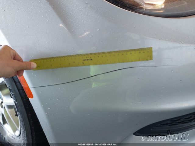 2022 Chrysler Voyager photo 2