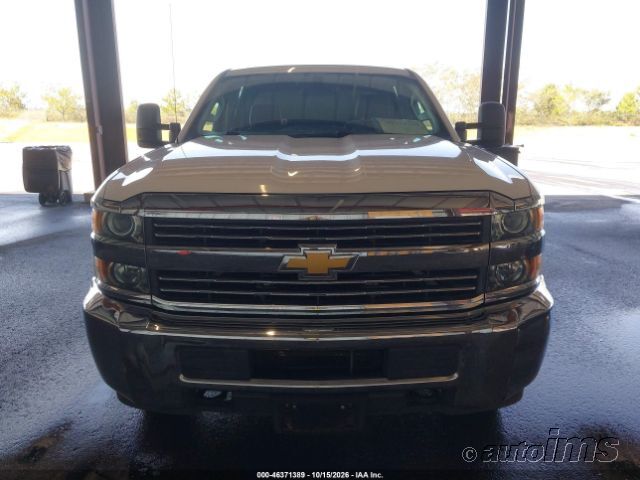 2017 Chevrolet Silverado photo 3