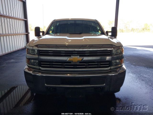 2017 Chevrolet Silverado photo 3