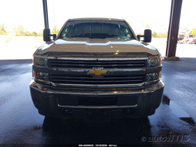 2017 Chevrolet Silverado photo 3